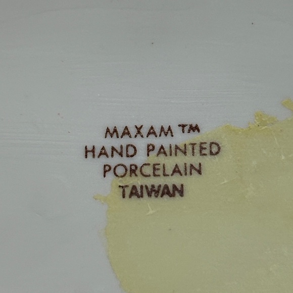 Charming Raccoon Family Figurine - Brown and Tan - Picture 9 of 9